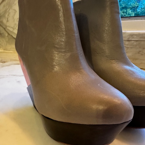 Finsk grey leather orange and brown wooden wedge booties, size 5.5 - Picture 6 of 12